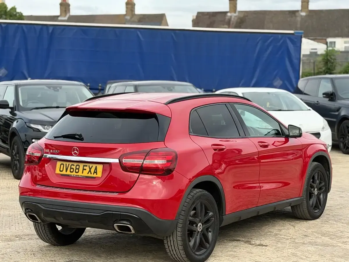 Used Mercedes GLA180 Urban 122 HP (89 kW) 2018 Red SUV