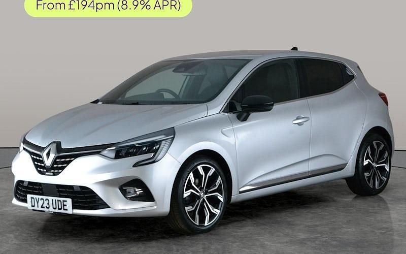 Used Renault Clio V Techno 90 HP (66 kW) 2023 Silver Hatchback