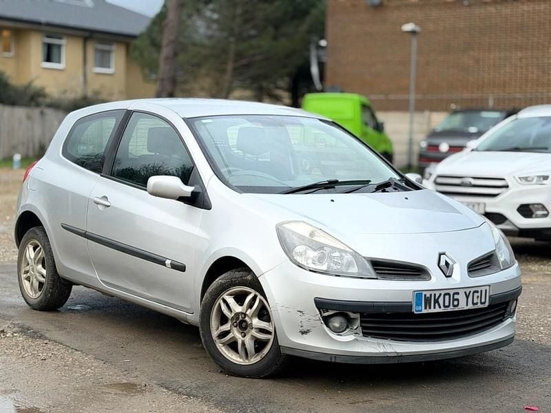 Used Renault Clio II Dynamique 2006 Silver Hatchback