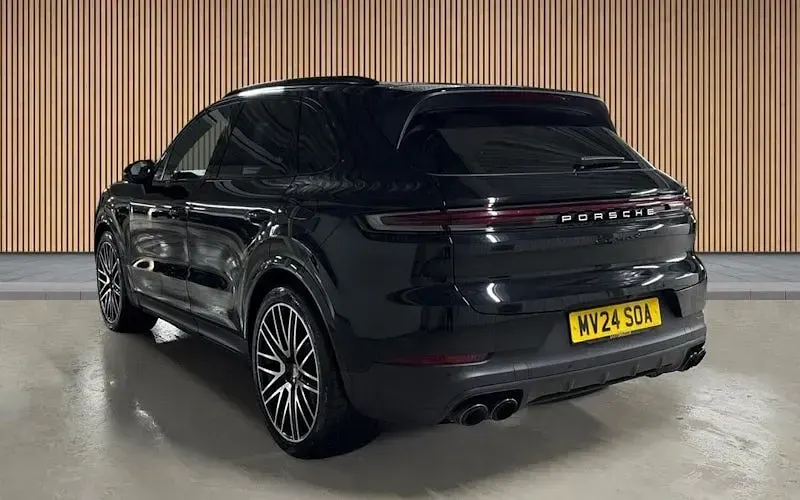 Used Porsche Cayenne S E-Hybrid 519 HP (381 kW) 2025 SUV