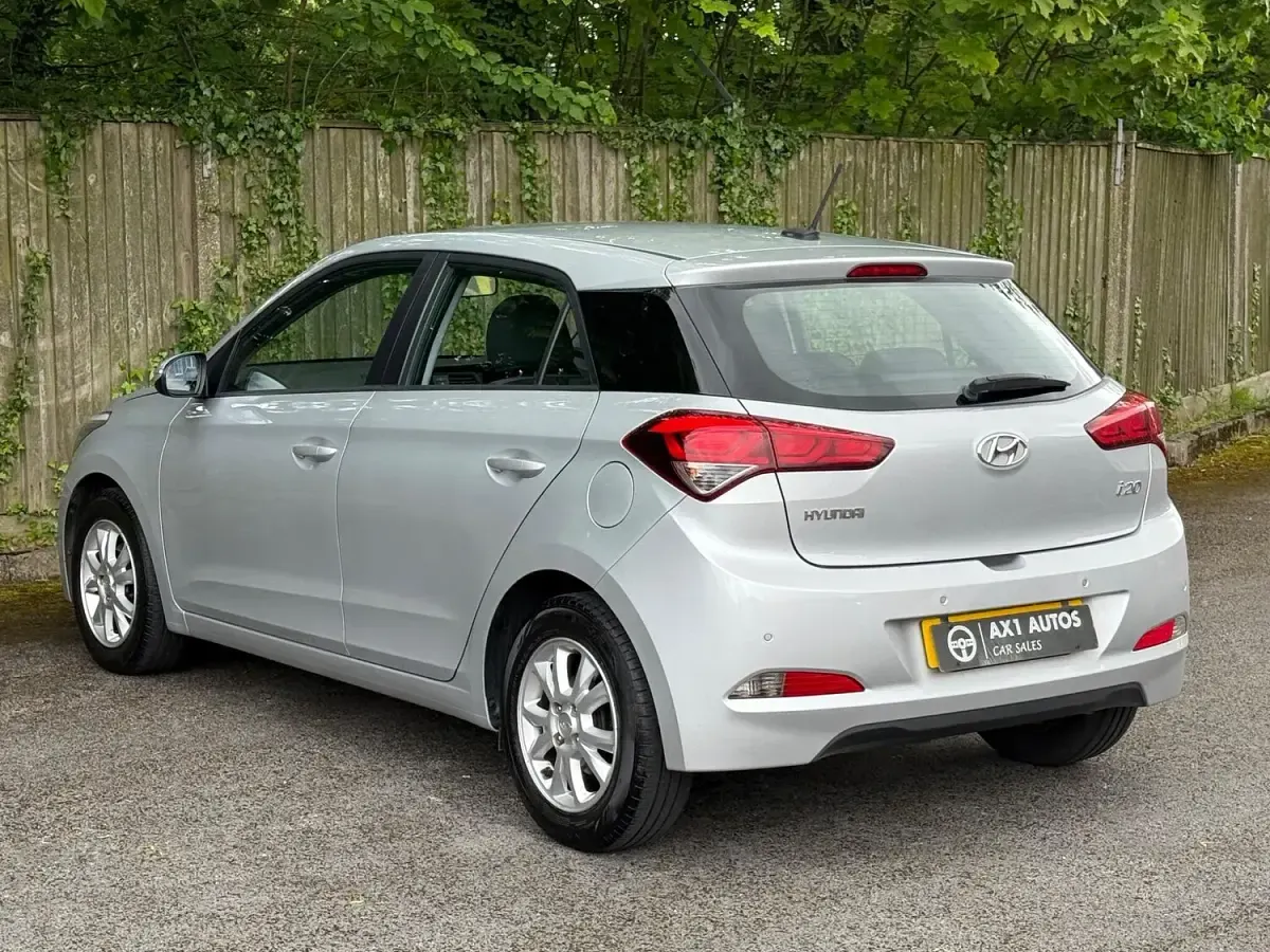 Used Hyundai i20 SE 100 HP (73 kW) 2017 Silver Hatchback
