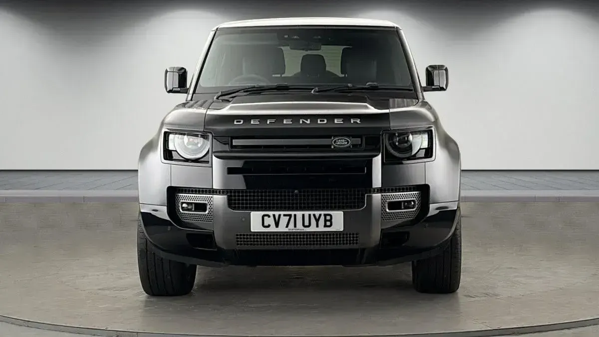 Usado Land Rover Defender Carpathian Edition 525 HP (386 kW) 2021 Cinzento SUV