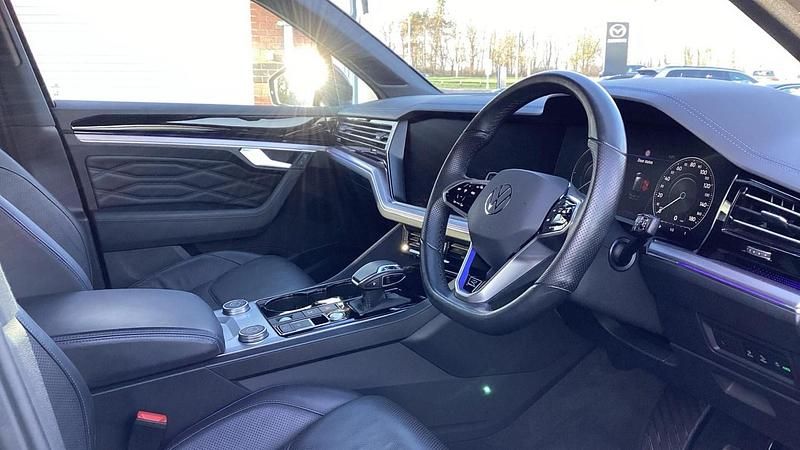 Used VW Touareg R 456 HP (335 kW) 2023 Black SUV