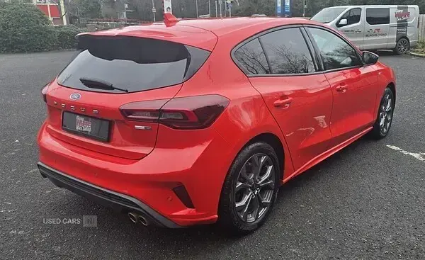 Used Ford Focus ST-Line 125 HP (91 kW) 2023 Red Hatchback