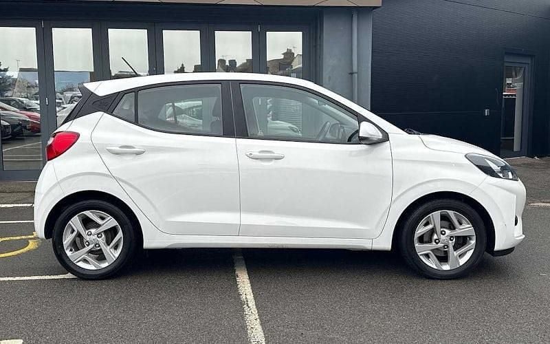 Used Hyundai i10 SE 67 HP (49 kW) 2022 White Hatchback