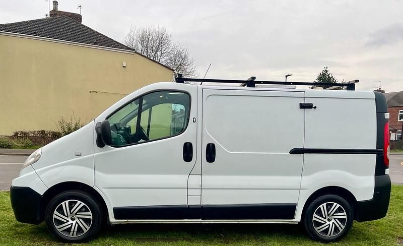 Used Renault Trafic 115 HP (84 kW) 2011 White MPV