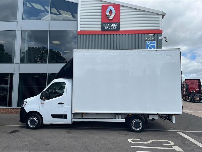 White Used 2021 Renault Master Komfort Van | £19,950 (Expensive) - Image 1/4
