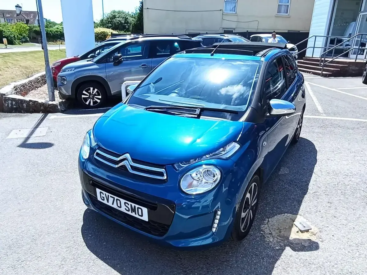 Used Citroën C1 Shine 71 HP (52 kW) 2021 Green Hatchback