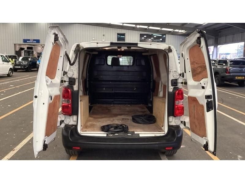 Used Toyota Proace 100 kW (136 HP) 2022 White MPV