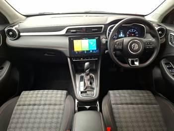 Begagnad MG ZS Excite 111 HK (81 kW) 2024 Röd SUV