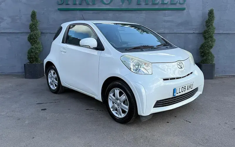 Used Toyota iQ 69 HP (50 kW) 2009 Hatchback