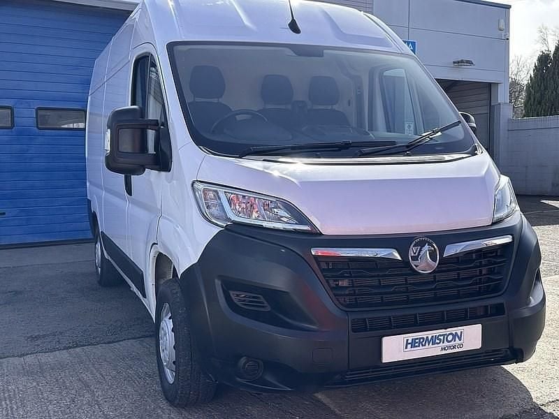 Second-hand Vauxhall Movano 2023 Alb