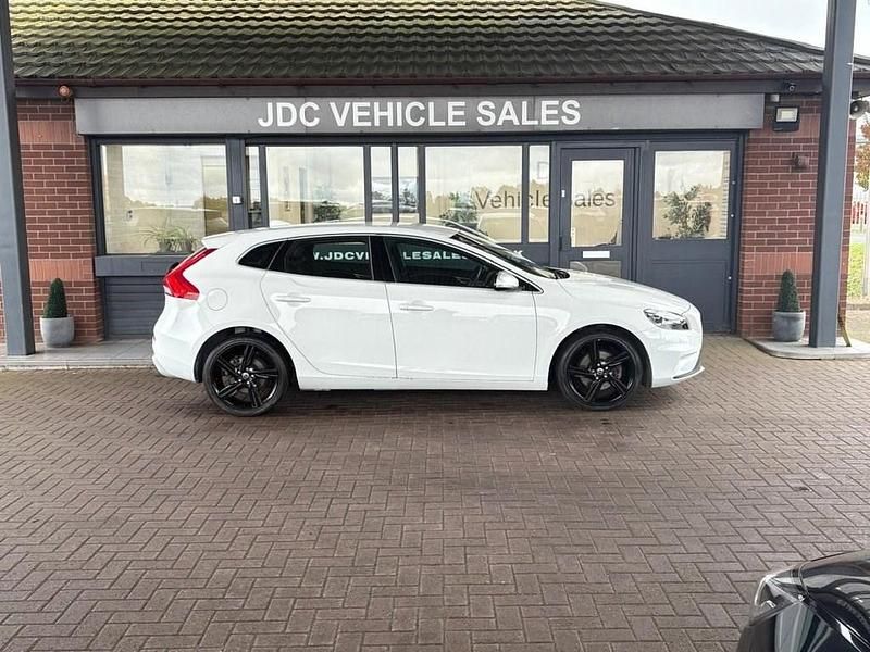 Used Volvo V40 R-Design 150 HP (110 kW) 2014 White Estate