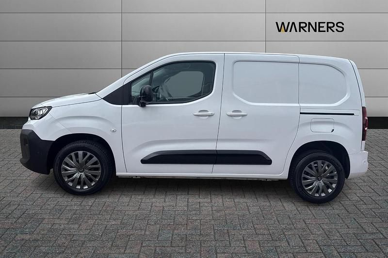 Used Citroën Berlingo 101 HP (74 kW) 2024 White MPV