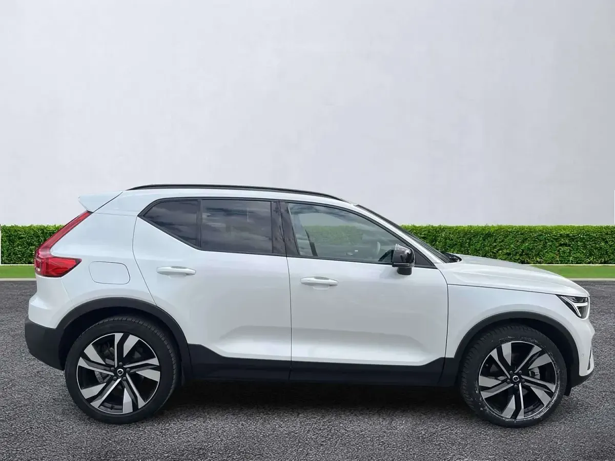 Used Volvo XC40 Ultimate 2023 White SUV