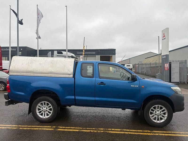 Used Toyota HiLux 144 HP (105 kW) 2012 Blue Pickup