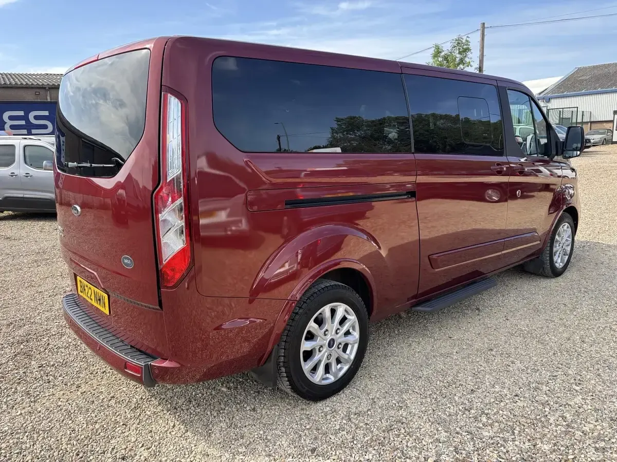 Used Ford Tourneo Custom Titanium 130 HP (95 kW) 2022 Red Van
