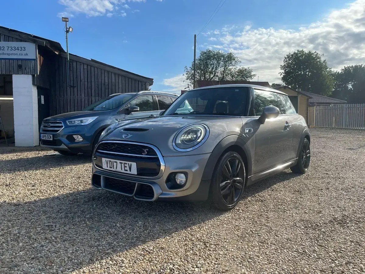 Used Mini Cooper S Hatch 210 HP (154 kW) 2017 Silver Hatchback