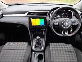 Usado MG ZS Excite 106 CV (77 kW) 2024 Blanco SUV