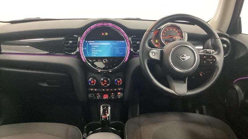 Used Mini Cooper Classic 134 HP (98 kW) 2023 Silver Hatchback