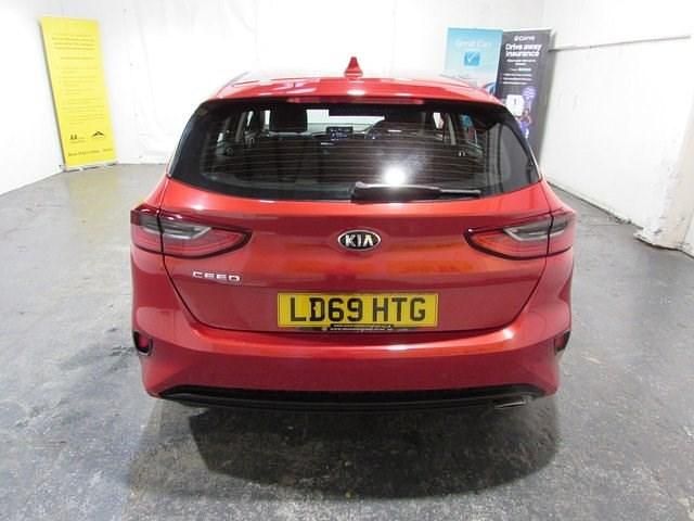 Used Kia Ceed 118 HP (86 kW) 2019 Red Hatchback