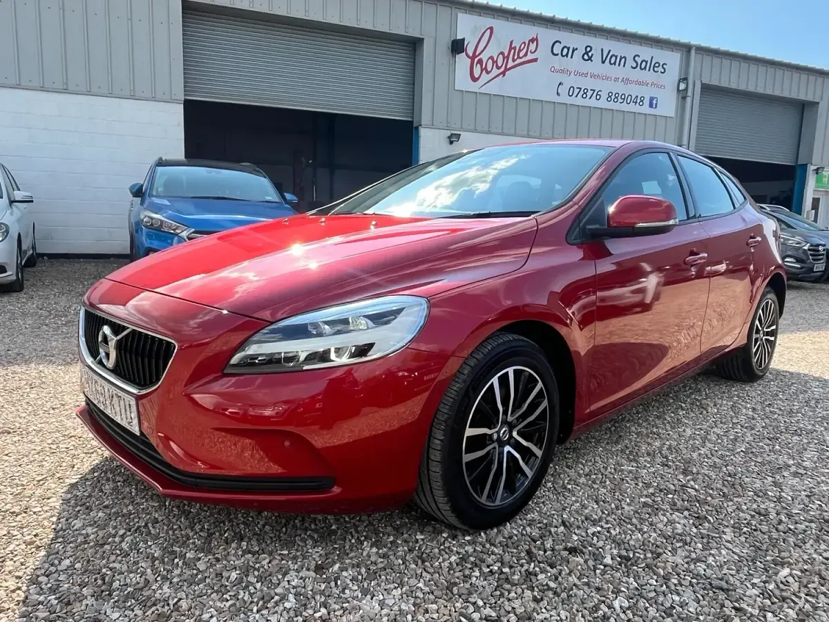 Used Volvo V40 Momentum 2019 Red Hatchback
