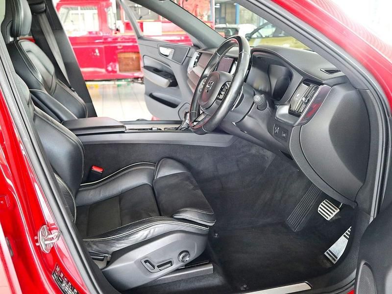 Used Volvo XC60 R-Design Pro 2018 Red SUV