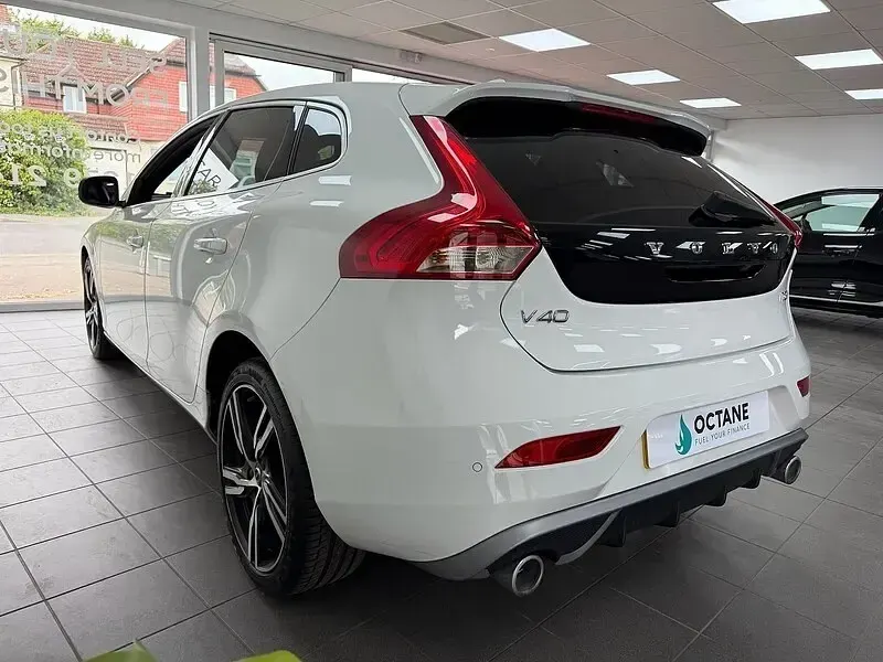 Used Volvo V40 R-Design Pro 152 HP (111 kW) 2018 Ice white Hatchback