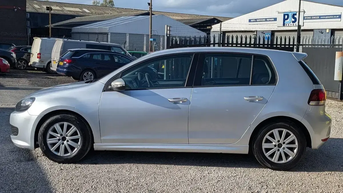 Used VW Golf VII S 105 HP (77 kW) 2012 Silver Hatchback