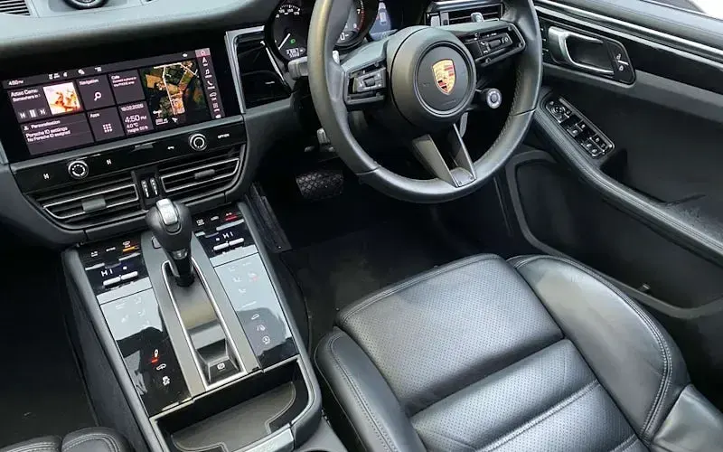Used Porsche Macan 379 HP (278 kW) 2025 SUV