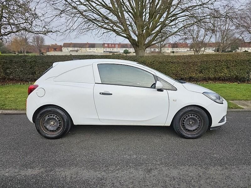 Used Vauxhall Corsa 95 HP (69 kW) 2018 White Van