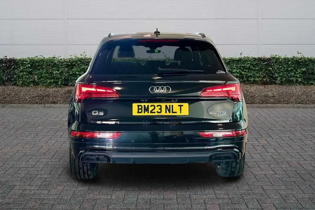 Used Audi Q5 Comfort 261 HP (191 kW) 2023 Black SUV