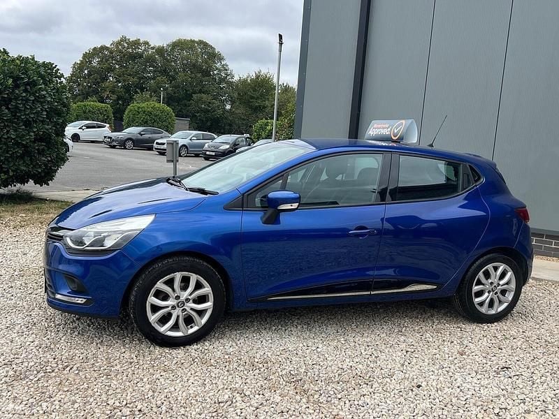 Used Renault Clio IV Dynamique 2017 Blue Hatchback