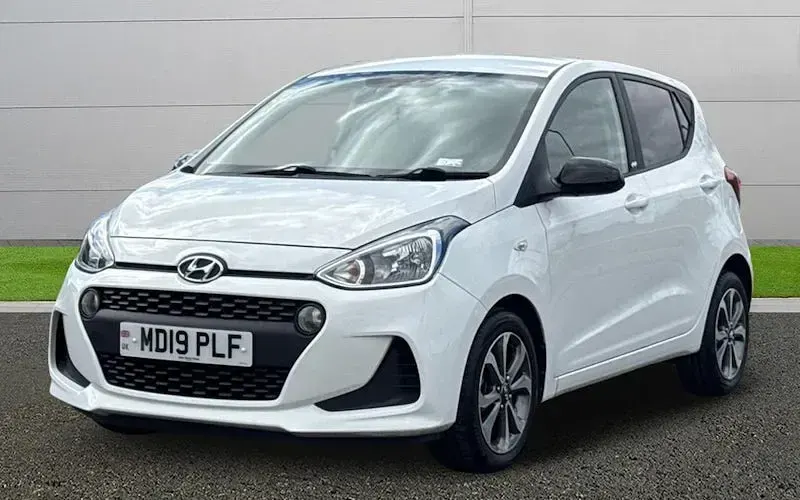 Used Hyundai i10 100 HP (73 kW) 2019 White Hatchback