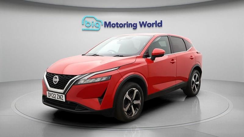 Used Nissan Qashqai N-Connecta 140 HP (102 kW) 2022 Red SUV