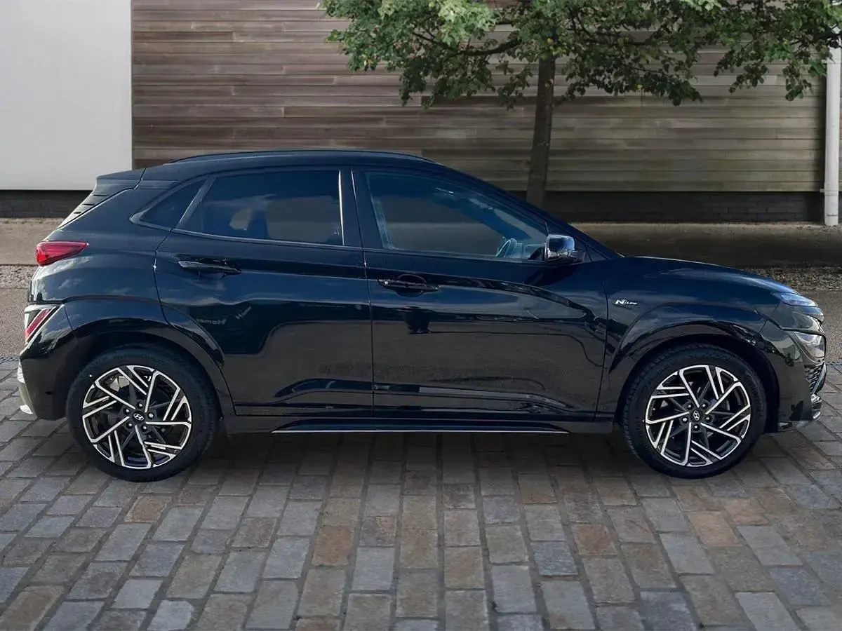 Gebraucht Hyundai Kona N Line 120 PS (88 kW) 2023 Schwarz SUV