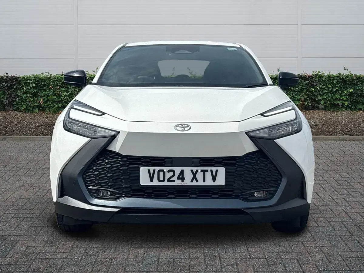 Used Toyota C-HR Design 140 HP (102 kW) 2024 White SUV