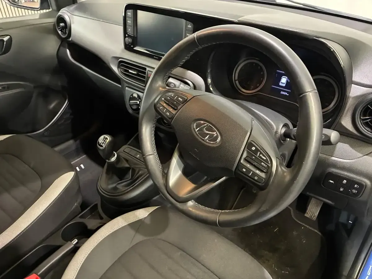 Used Hyundai i10 SE 67 HP (49 kW) 2020 Blue Hatchback