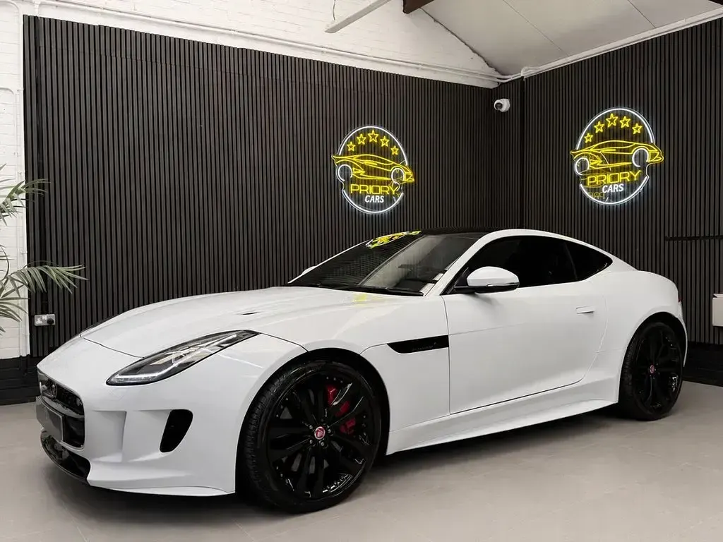Used Jaguar F-Type R 550 HP (404 kW) 2016 White Coupe