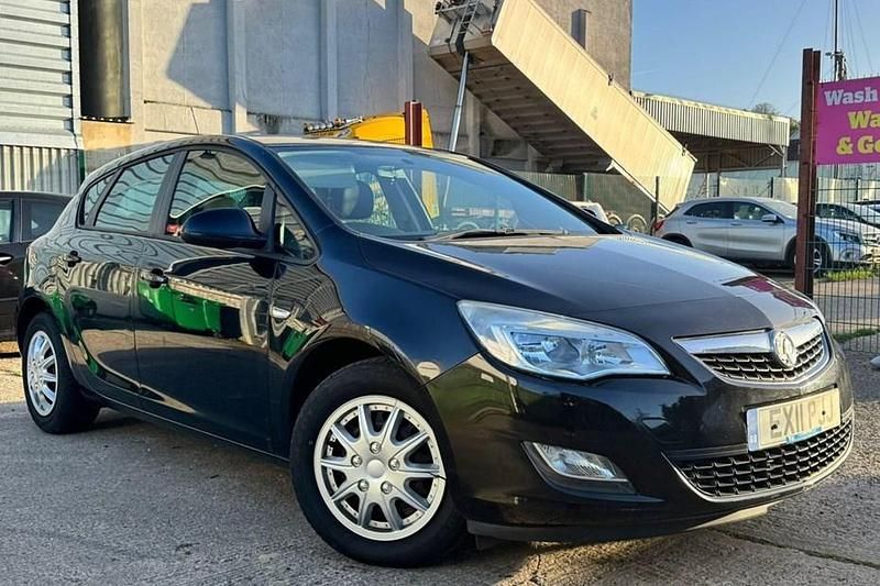 Black Used 2011 Vauxhall Astra Hatchback | £1,800 (Good price) - Image 1/1