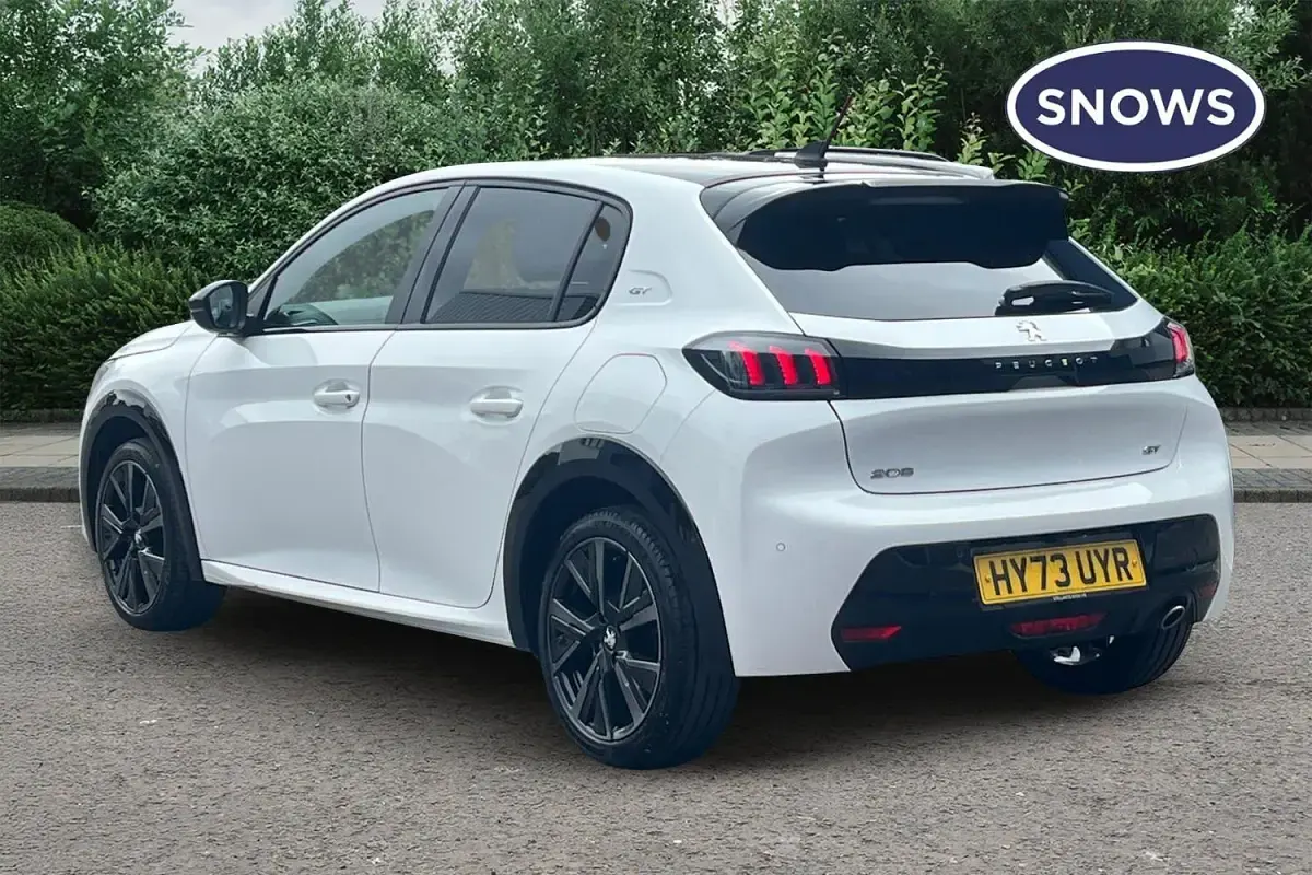 Used Peugeot 208 GT 101 HP (74 kW) 2023 White Hatchback