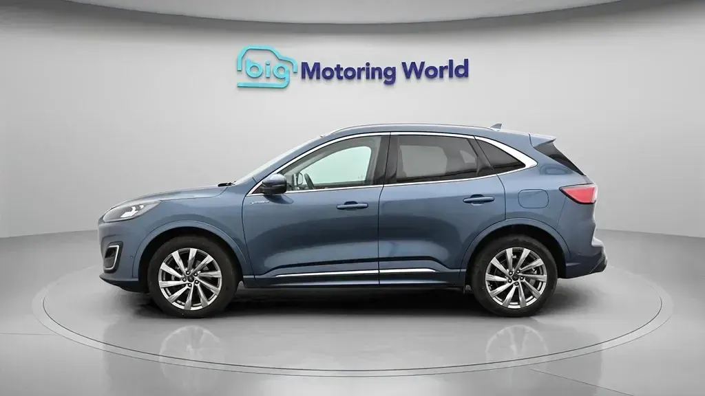 Usado Ford Kuga Vignale 190 HP (139 kW) 2023 Azul SUV