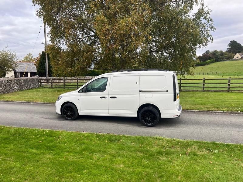 Used VW Caddy Maxi 102 HP (75 kW) 2021 White MPV