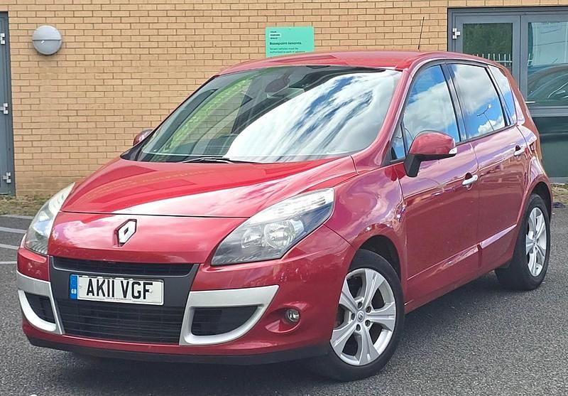 Używany Renault Scénic III Dynamique 110 KM (80 kW) 2011 Czerwony Minivan