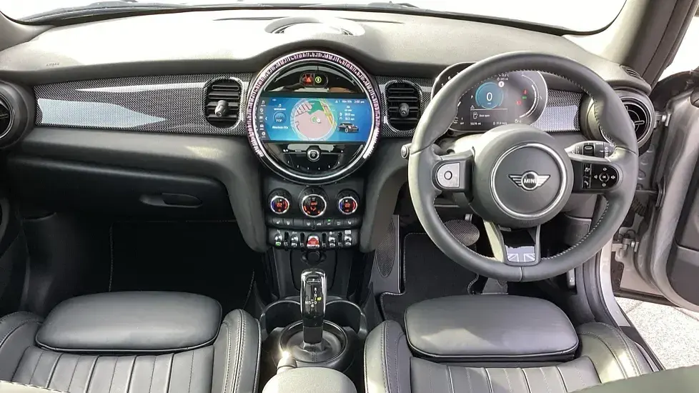Używany Mini Cooper Exclusive 134 KM (98 kW) 2024 Srebrny Hatchback