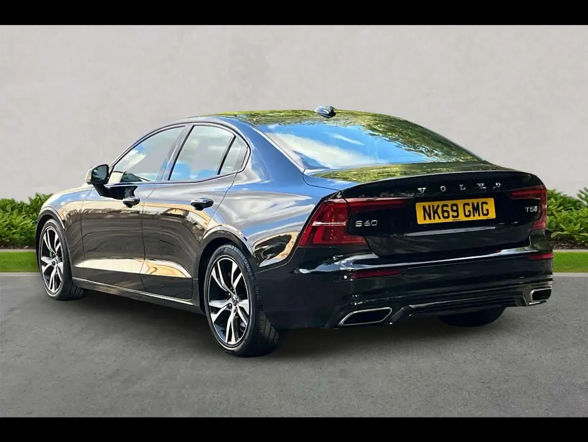Used Volvo S60 R-Design 250 HP (183 kW) 2019 Black Sedan