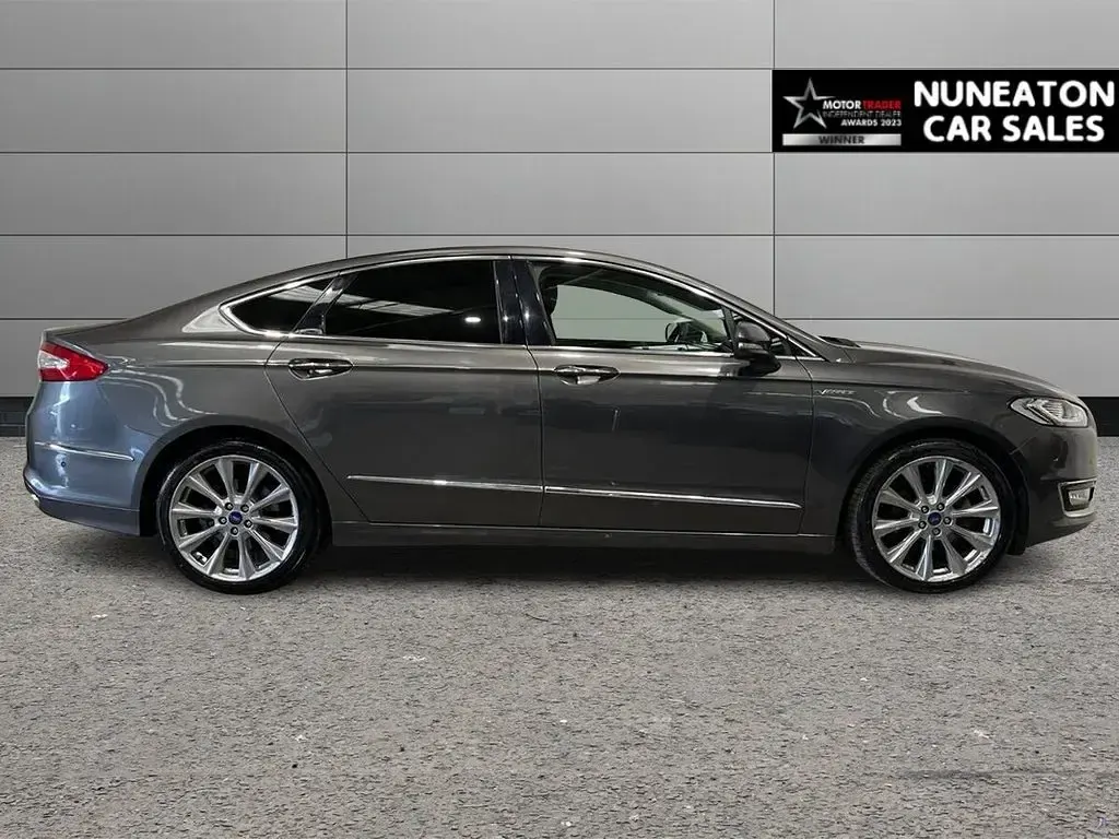 Used Ford Mondeo Vignale 180 HP (132 kW) 2017 Grey Sedan