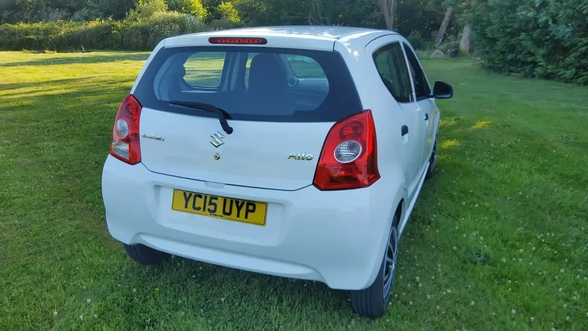 Used Suzuki Alto 68 HP (50 kW) 2015 White Hatchback