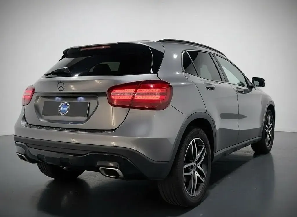 Begagnad Mercedes GLA200 Urban 2019 Grå SUV