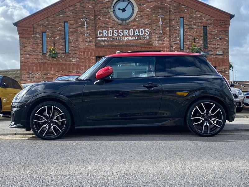 Used Mini Cooper Sport 154 HP (113 kW) 2024 Midnight black Hatchback